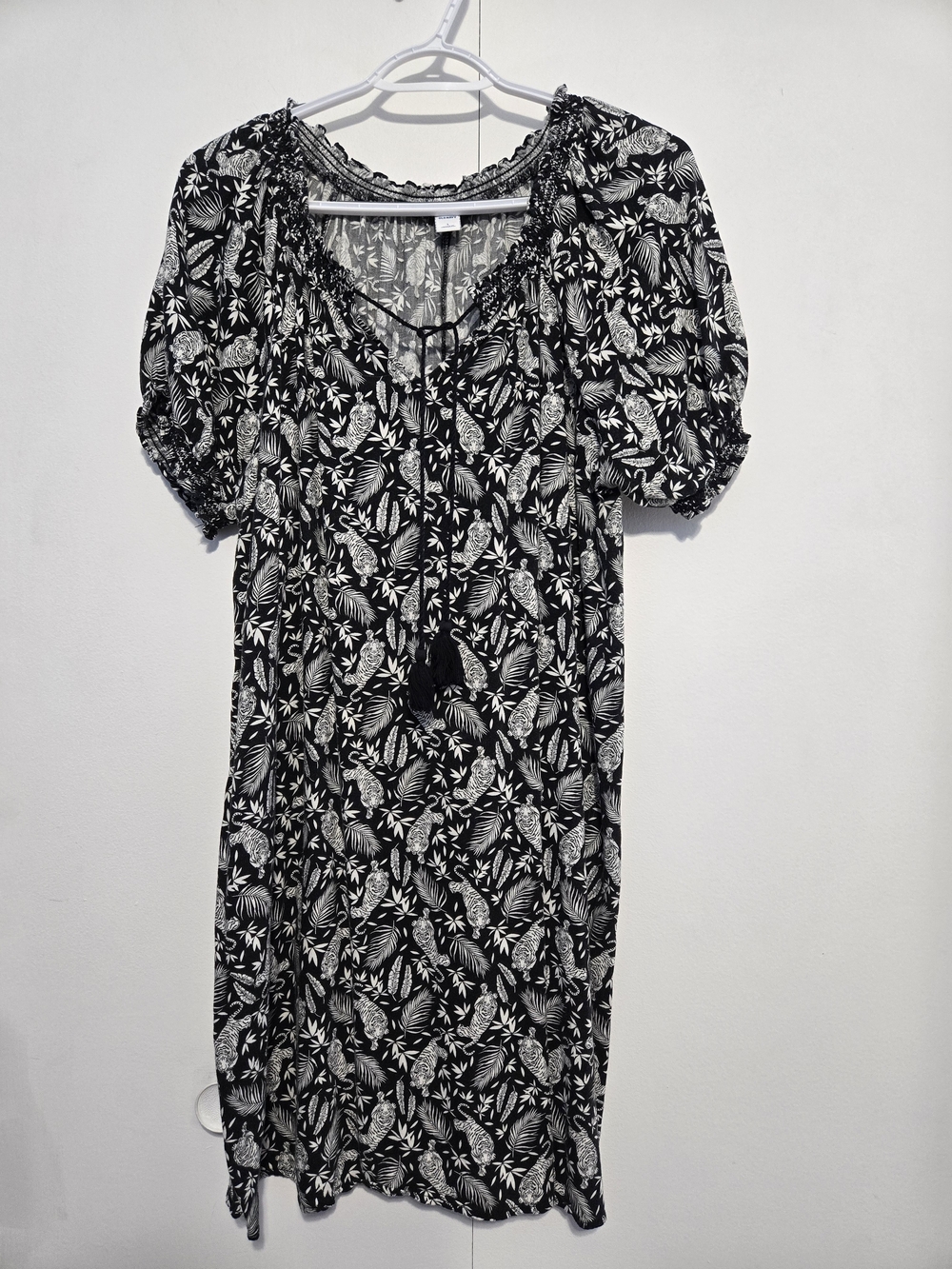 Old Navy Black Tiger Print Peasant Dress Women's‎ Large Boho Tassel Midi
